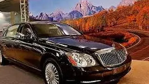 皇马客场4-1击败瓦伦西亚，本泽马双响维尼修斯梅开二度，领跑西甲积分榜