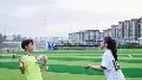 “第十五届全运会乒乓球男团资格赛：马龙、王楚钦男双组合喜获首胜 新华社报道”